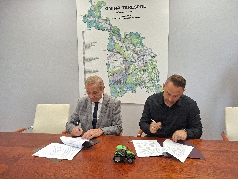 Zakup i dostawa ciągnika z pługiem do odśnieżania